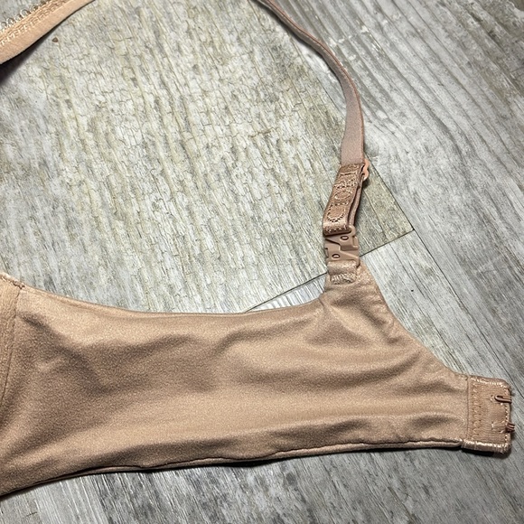 32B Victoria’s Secret Body by Victoria Praline lined Demi smooth Logo straps - Picture 13 of 14